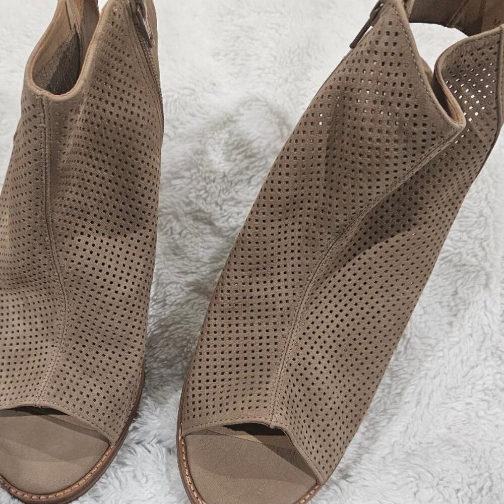Women's Gianni Bini Suede Open Toe Booties - Picture 9 of 9
